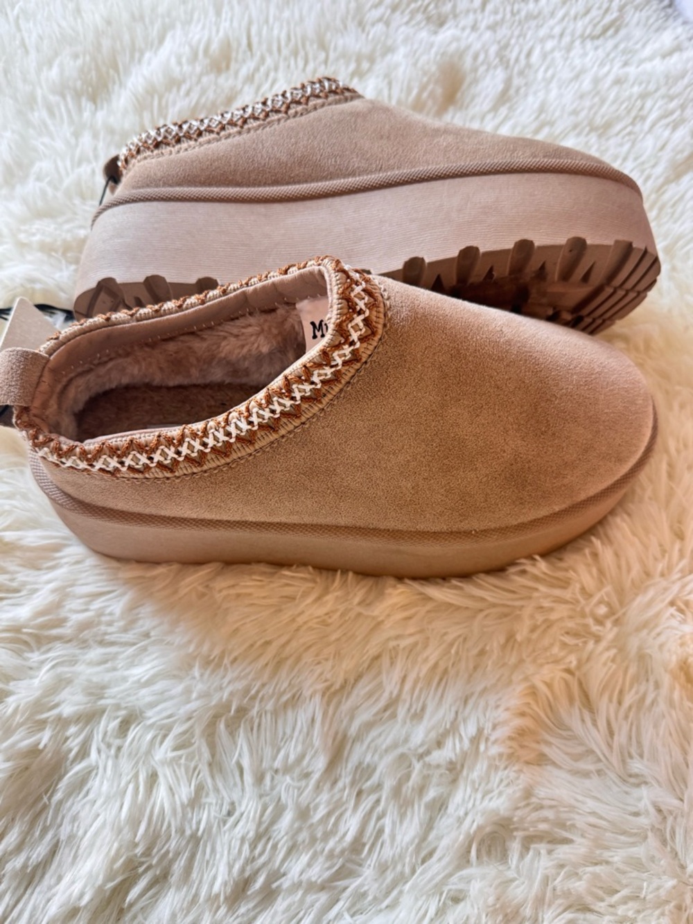 Mudd Cozy Women's Slip-On Platform Clog in Light Brown